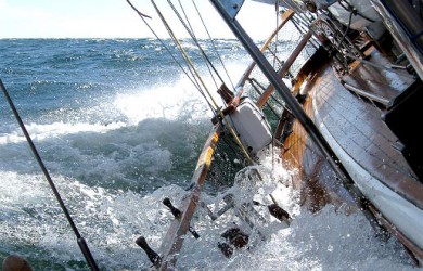 Mann über Bord Training, Segelevent auf der Ostsee als Teamtraining in Travemünde auch als Teamevent auf der Ostsee oder mit Segelevent als Betriebsausflug buchbar