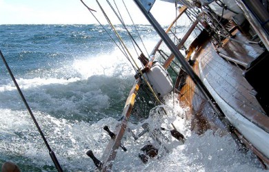 Mann über Bord Training, Segelevent auf der Ostsee als Teamtraining in Travemünde auch als Teamevent auf der Ostsee oder mit Segelevent als Betriebsausflug buchbar